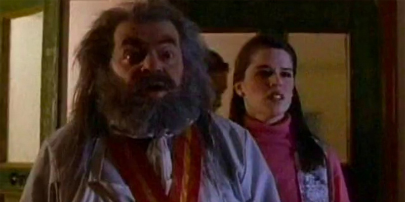 Aron Tager som Dr Vink og Neve Campbell som Nonnie i Are You Afraid of the Dark