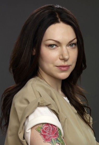 Is é Laura Prepon Talks ORANGE AN DUBH NUA, Ag Dul leis an tSraith, Ag Ullmhú don Ról, Láithreacha Gnéas Grafacha agus an tSaoirse chun Geansaí Príosúin a chaitheamh