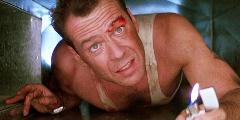   John McClane držal zapaľovač pri preliezaní vzduchovým potrubím