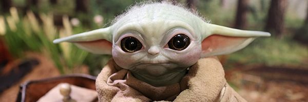 Venha buscar sua carteira, esta figura de bebê Yoda em tamanho real tem