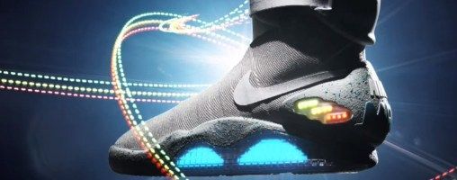 Nike versteigert 1.500 Paare des ZURÜCK ZU DEN ZUKÜNFTIG inspirierten MAGs; Siehe Bilder und kommerzielle Darsteller Bill Hader